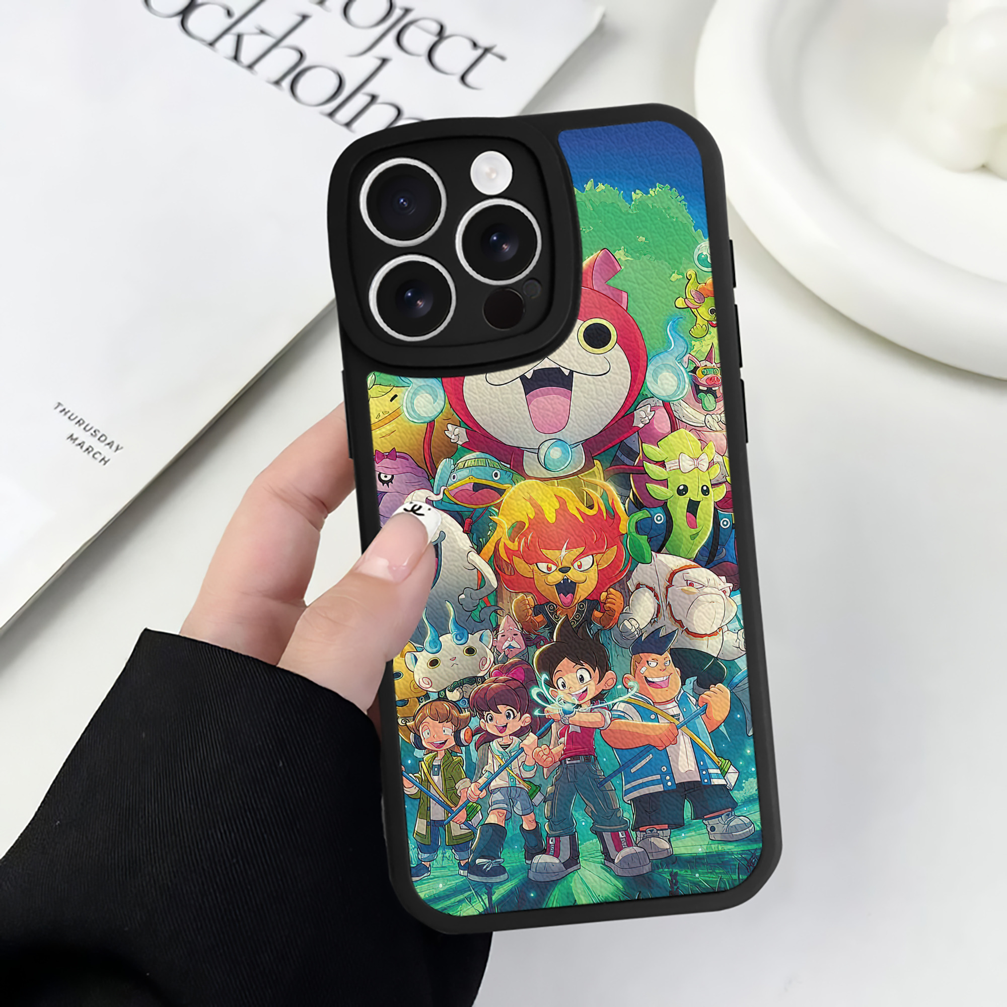 （画像用） 妖怪ウォッチ Yo-kai Watch 【iPhone 16シリーズ対応】シリコンスマホケース（レザー調） 材質：シリコン